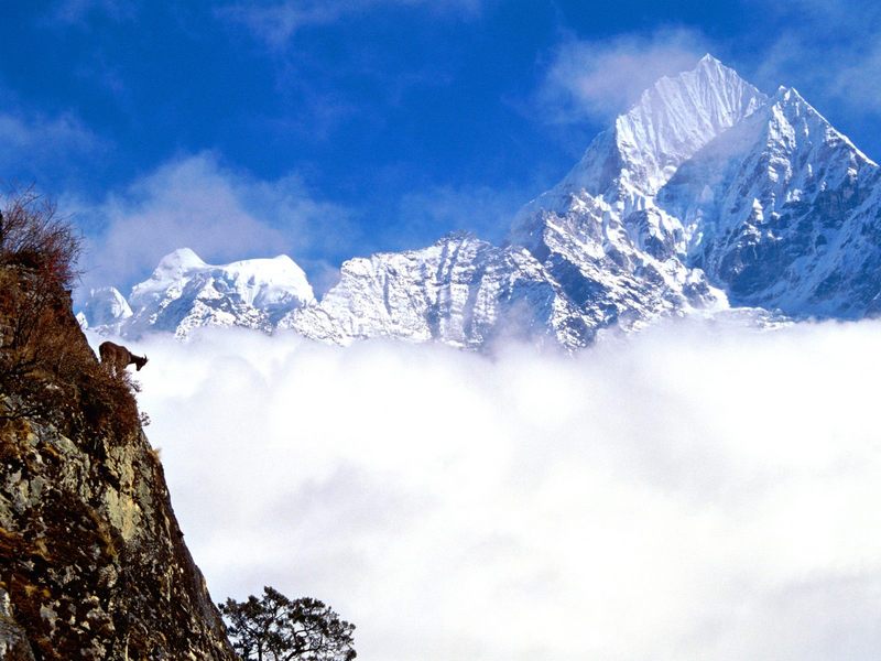 Mount Thamserku Nepal.jpg