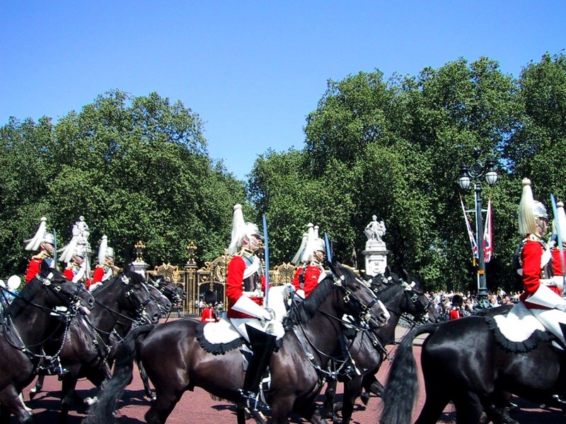 DOT UK London Royal Guards 1.jpg