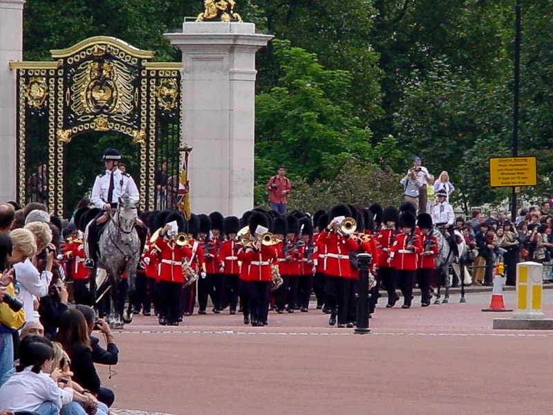 DOT UK London Royal Guards 2.jpg