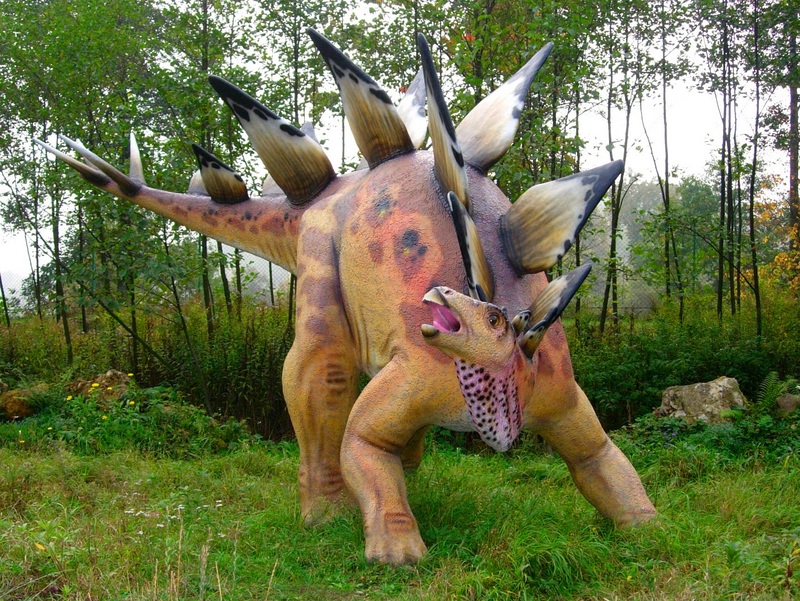 Bałt??w Park Jurajski 001-Stegosaurus.jpg